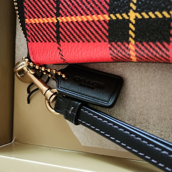 NWT IOB Coach Red Plaid Leather Wristlet Wallet β€οΈπ€ππ - Picture 5 of 16